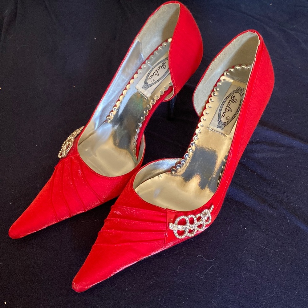 Vintage red pointed heels